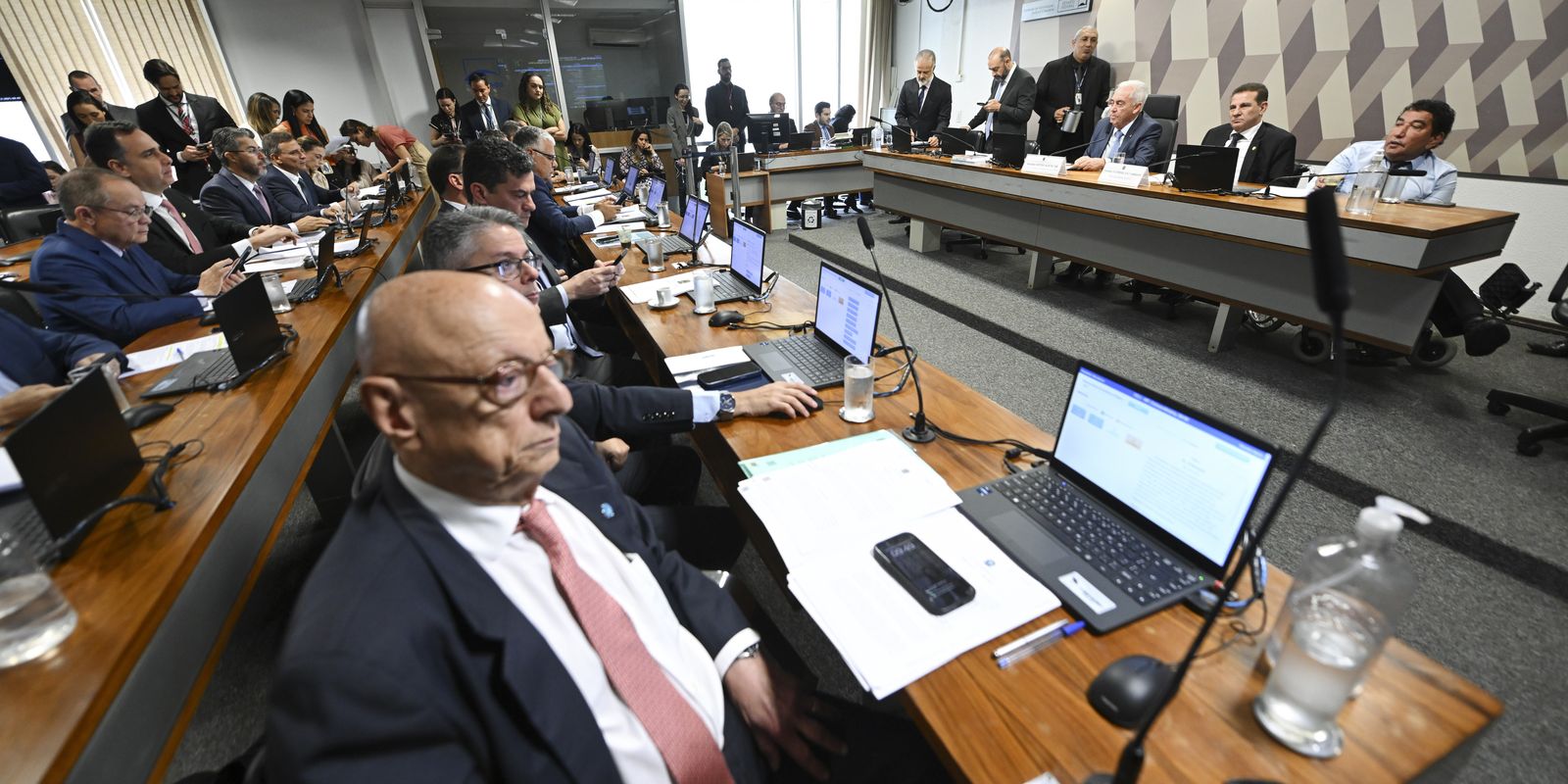 Senado aprova fim da aposentadoria compulsória para magistrados e membros do MP