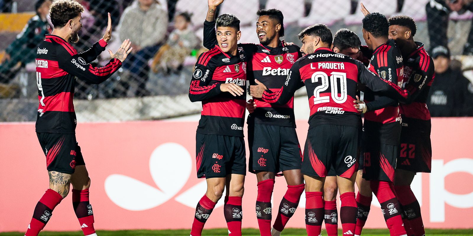 Flamengo vence Cusco e lidera Grupo A da Libertadores