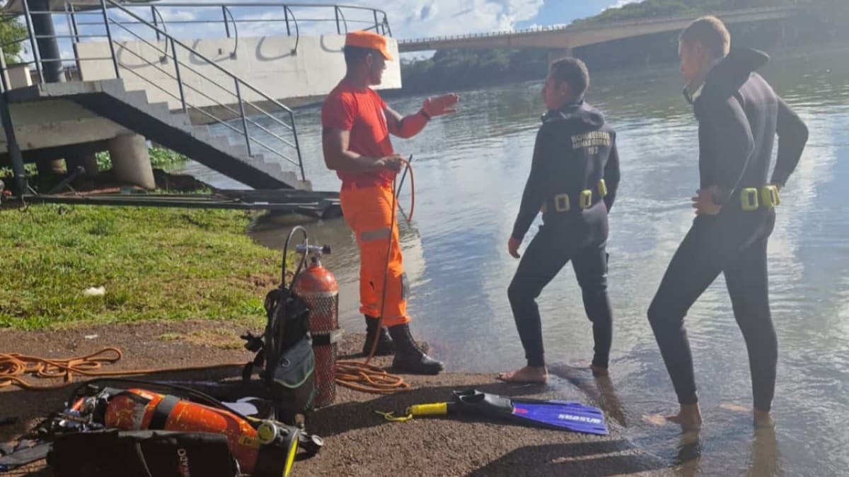 Corpos são encontrados dentro de carro submerso no Rio Paranaíba