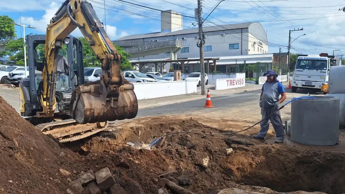 Prefeitura de São José realiza obras de drenagem na Rua Heriberto Hulse