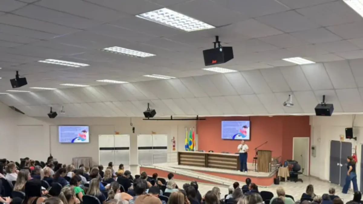 Itajaí capacita servidores da educação para combater evasão escolar