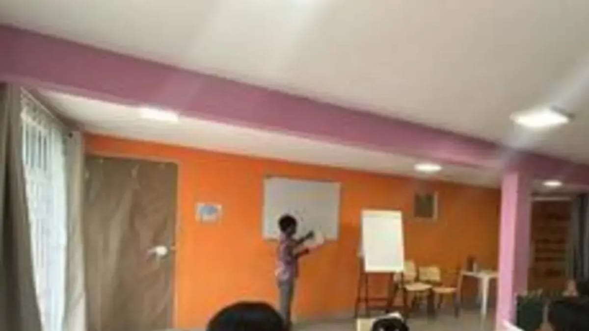 Prefeitura de Balneário Camboriú oferece curso gratuito de português para estrangeiros