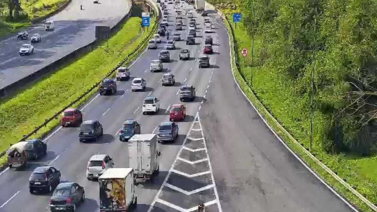 Queda de 49% nos acidentes na rodovia SP-Litoral durante a Páscoa, mas colisões traseiras e laterais seguem predominantes