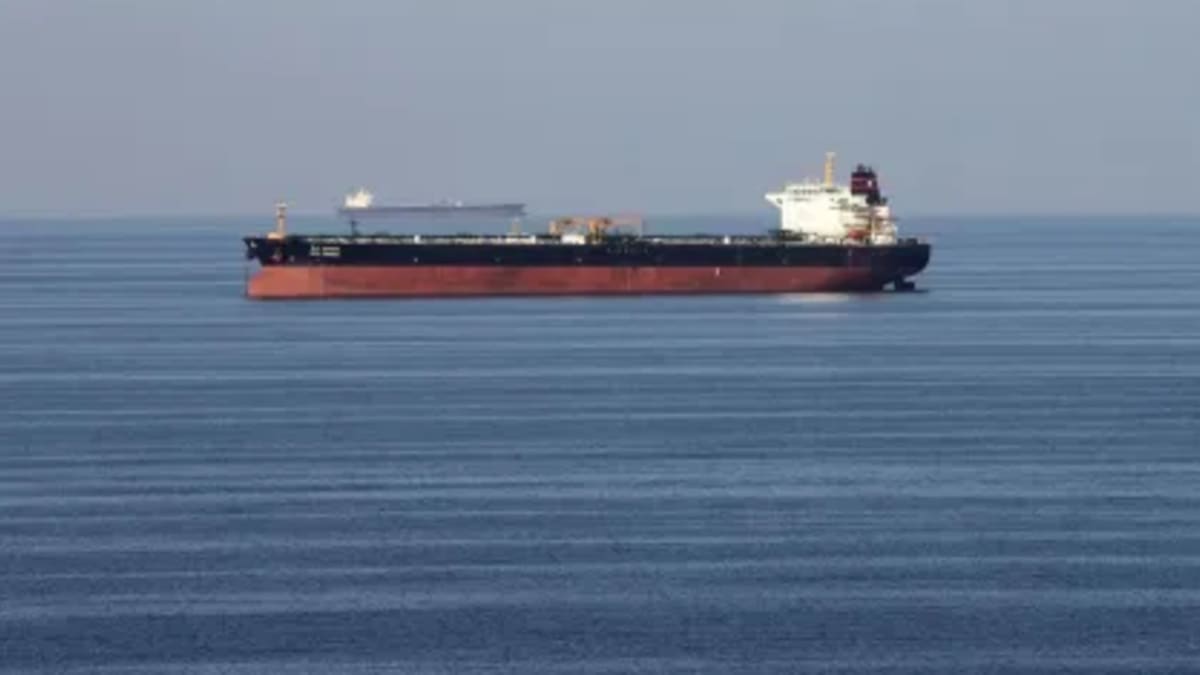 Emirados Árabes Unidos reclamam que Irã continua controlando Estreito de Ormuz