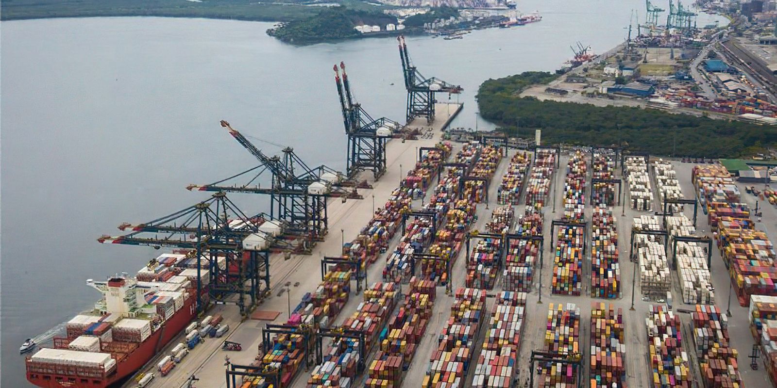 Porto de Santos prioriza navios de combustível para evitar desabastecimento