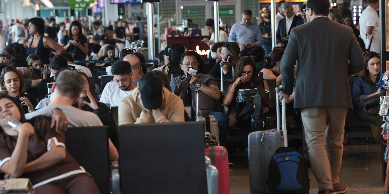 Aeroporto de Congonhas opera até meia-noite após pane técnica