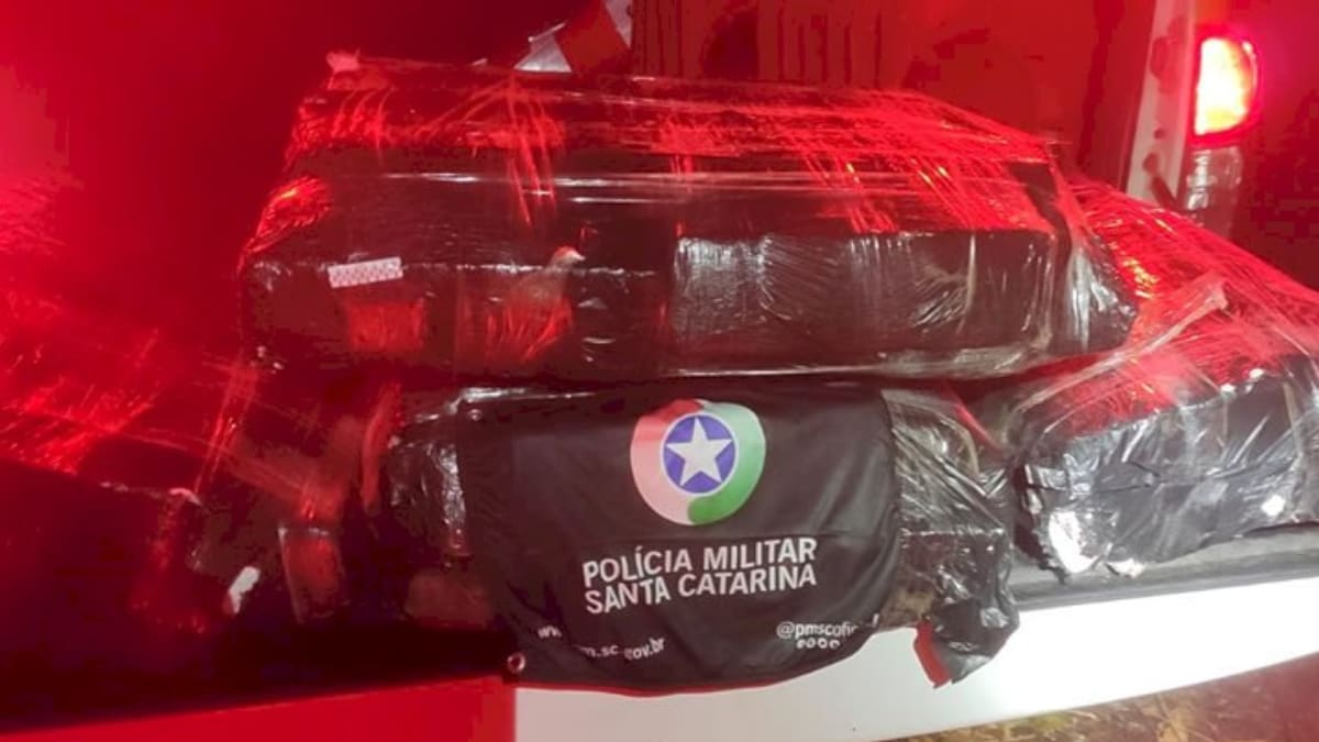 Acidente na SC-305 em Guaraciaba leva à apreensão de 130 kg de maconha