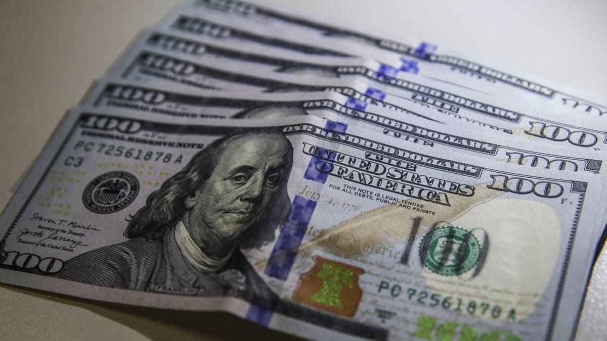 Dólar cai a menor valor em dois anos e Ibovespa atinge novo recorde com alívio geopolítico