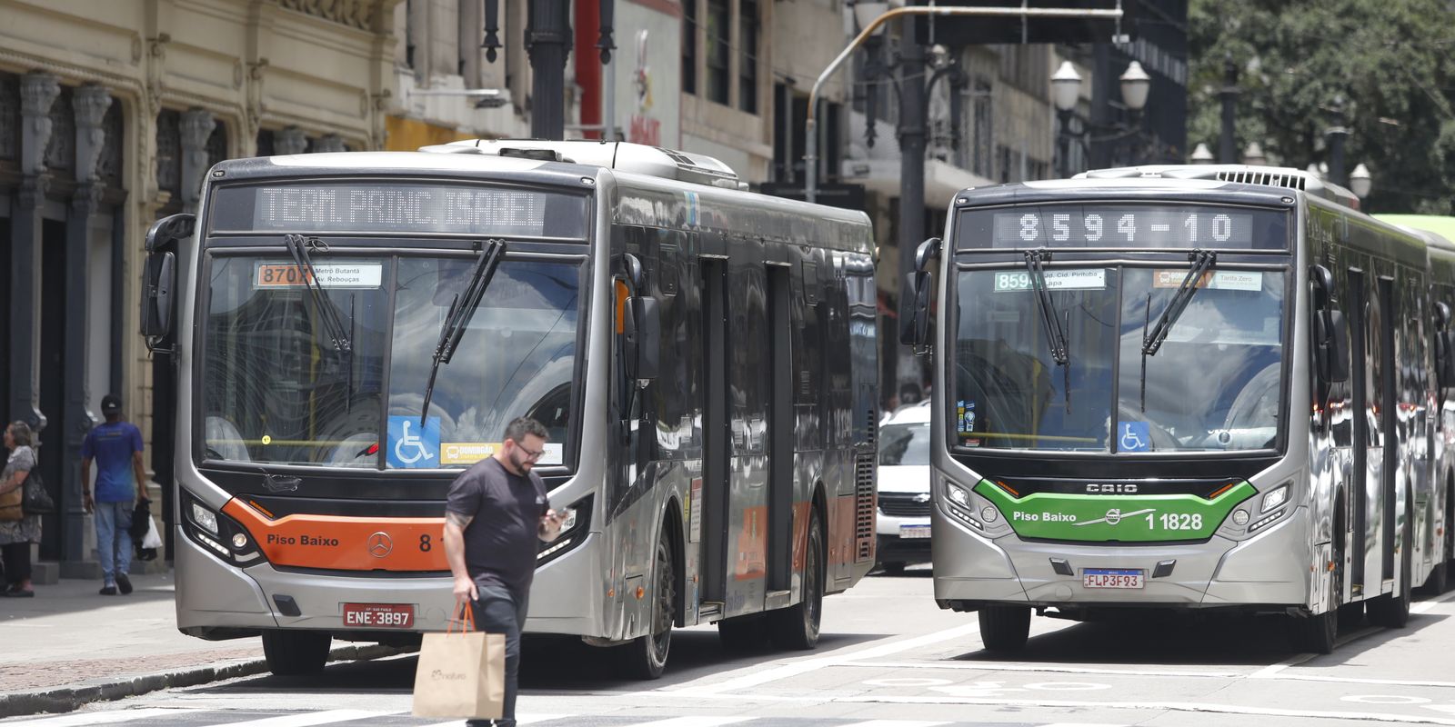 Inflação oficial avança 0,88% em março puxada por transportes e alimentação