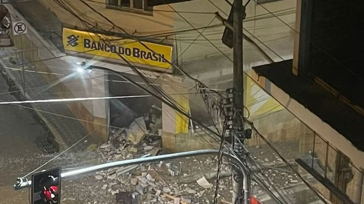 Agência do Banco do Brasil é destruída após ataque com explosivos em Guidoval