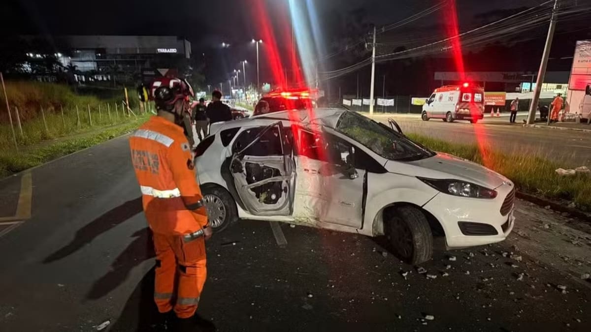 Homem morre e quatro ficam feridos em acidente na Avenida Deusdedith Salgado, Juiz de Fora