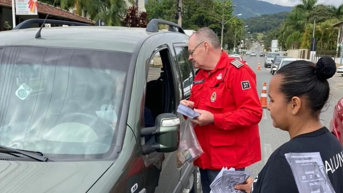 Bombeiros Voluntários de Presidente Getúlio promovem pedágio solidário em três cidades