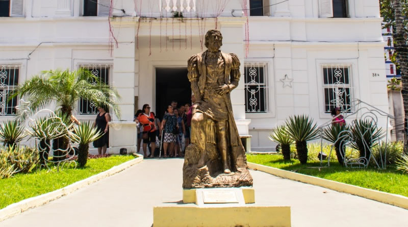 São Vicente abre concurso público com 59 vagas para três cargos