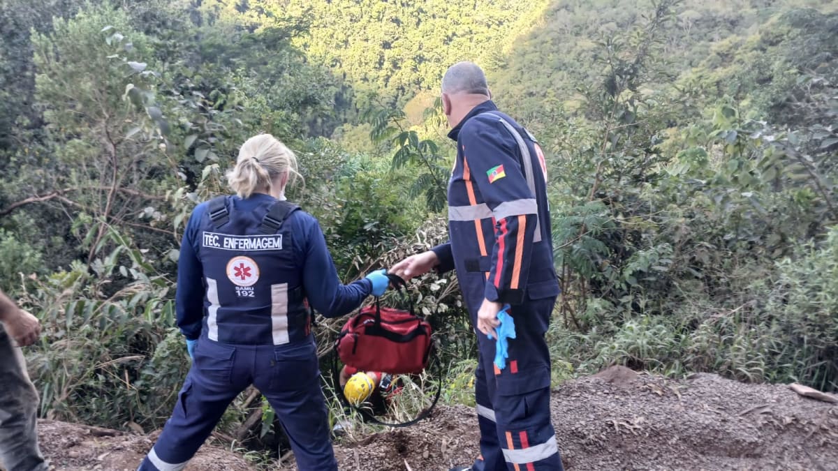 Homem é encontrado ferido três dias após carro cair de ribanceira em São Marcos