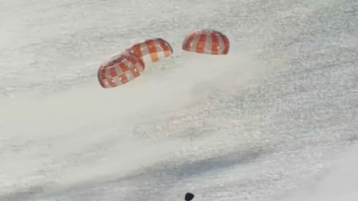 Astronautas da missão Artemis II retornam com sucesso à Terra após 10 dias em órbita lunar