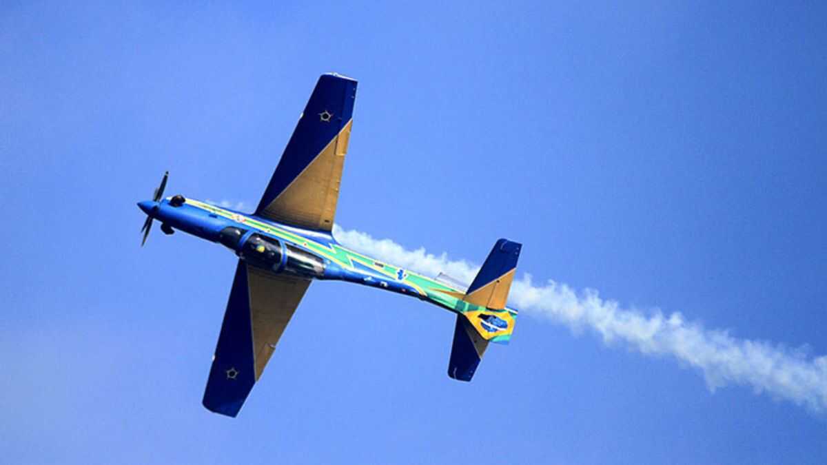 Esquadrilha da Fumaça proíbe esportes aéreos em Itanhaém durante apresentação em 21 de abril