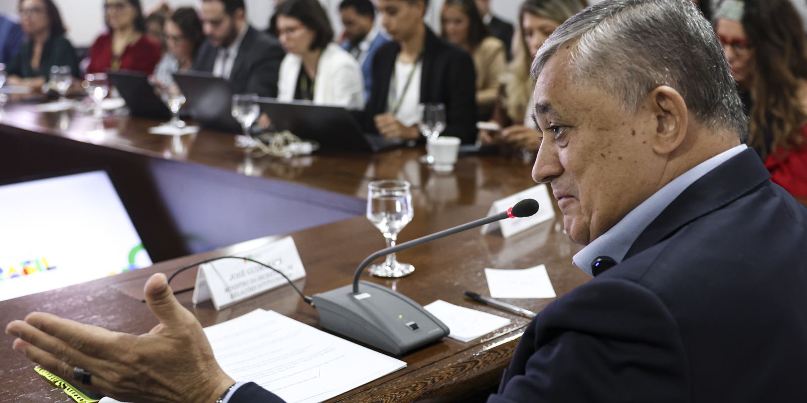 Ministro rejeita desoneração para compensar redução da jornada