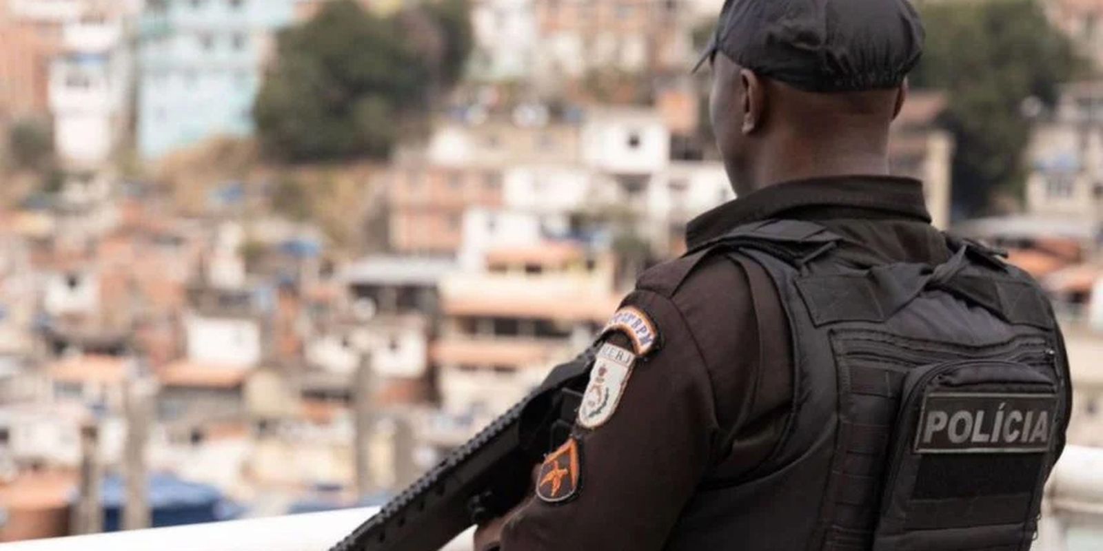 Dez policiais militares são denunciados por crimes em operação na Maré
