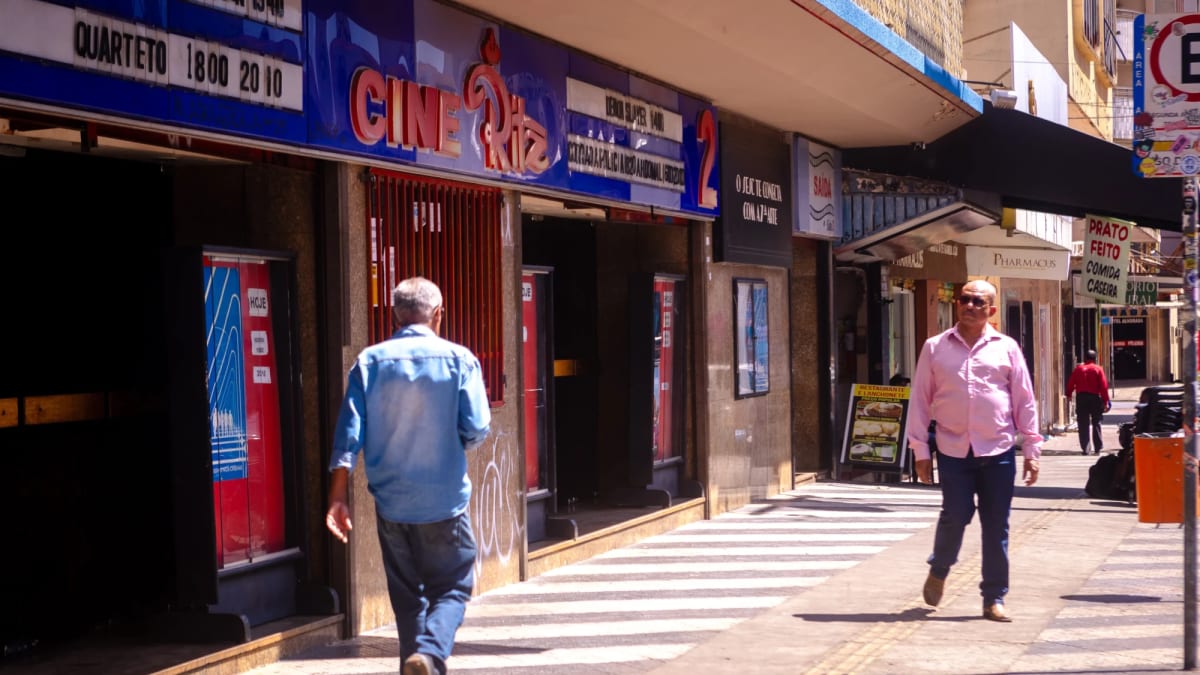 Prefeitura estuda incentivo para ampliar oferta de estacionamentos no Centro de Goiânia