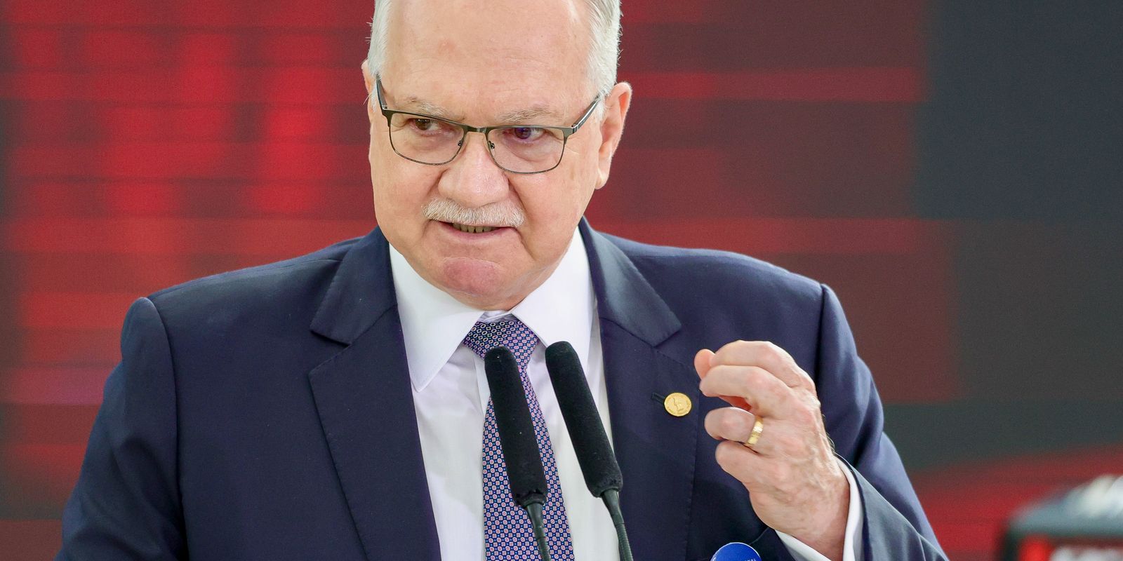 Presidente do STF reconhece crise institucional na Corte