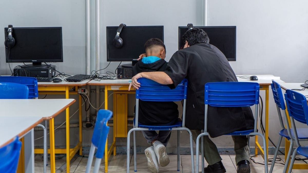 Escolas estaduais do Paraná promovem Dia da Família na Escola para aproximar pais e responsáveis