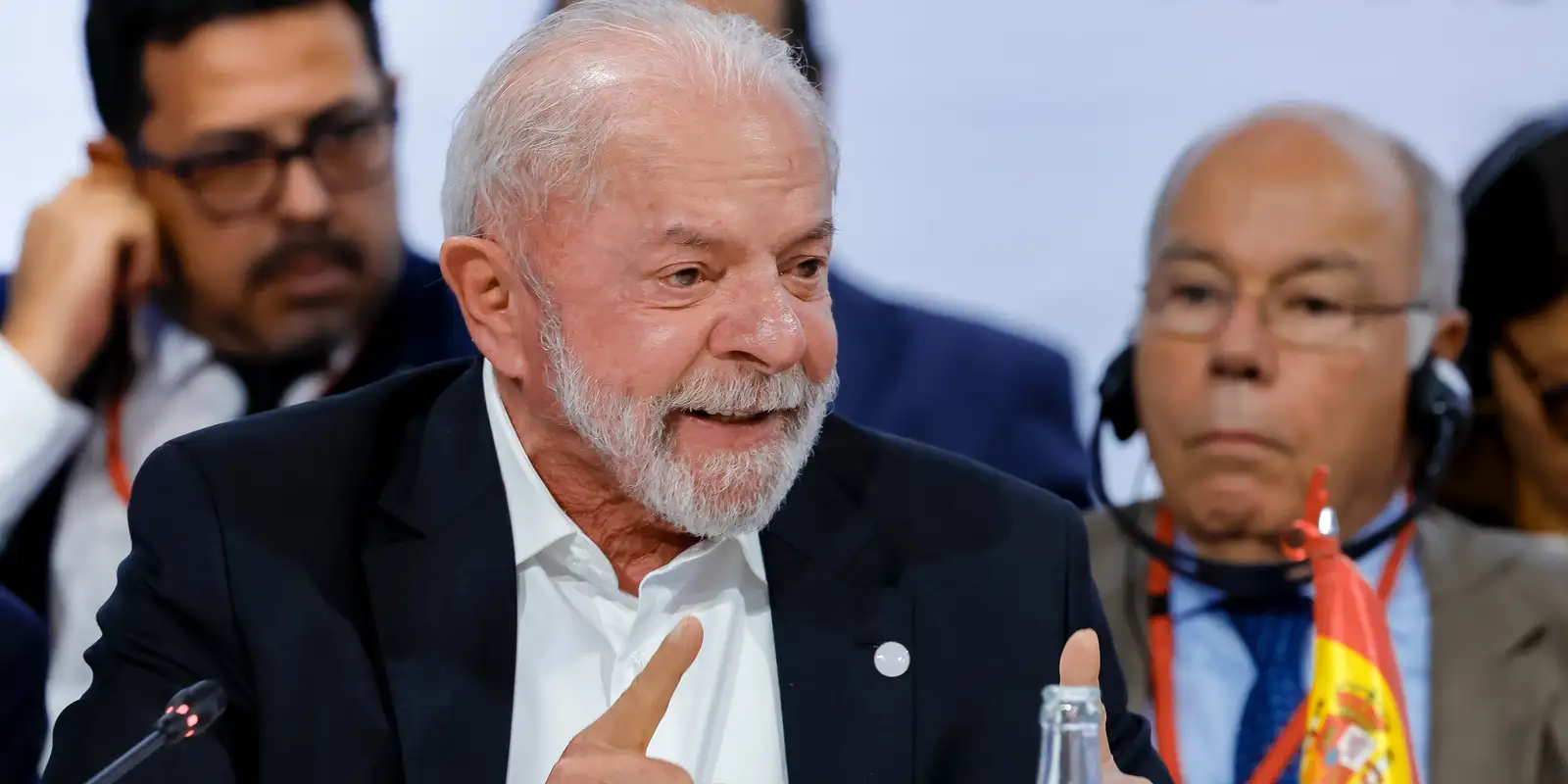 Lula defende fim da jornada 6x1 em fórum na Espanha