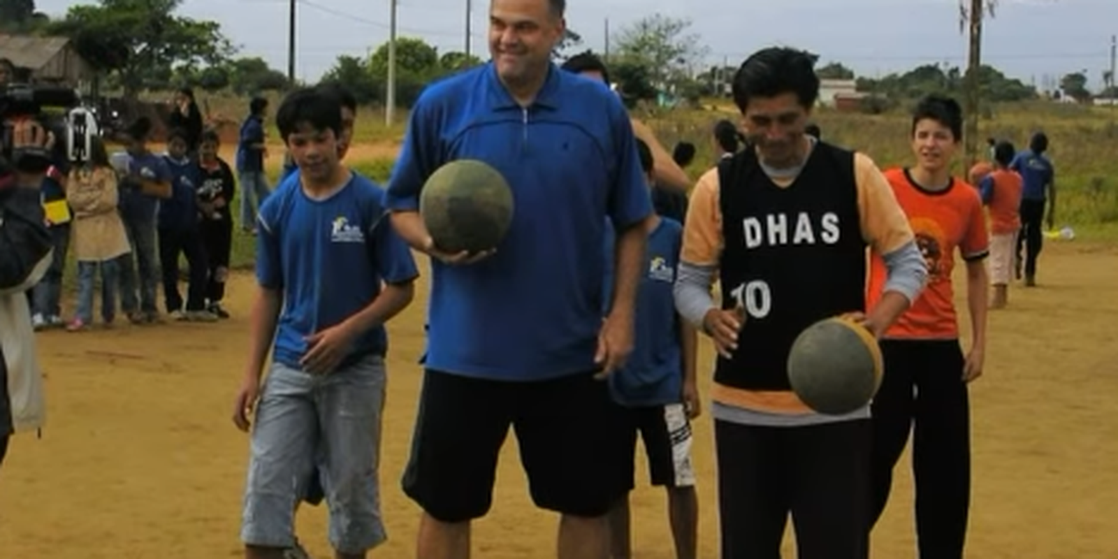 Porãbask vence final e homenageia Oscar Schmidt