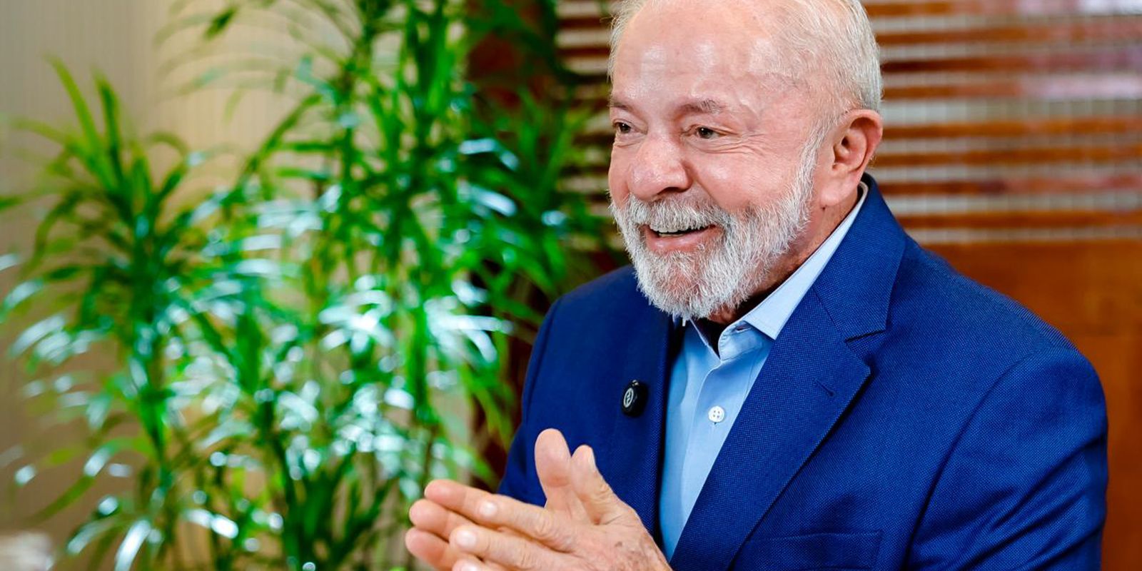 Lula defende democracia e critica bilionários em Barcelona