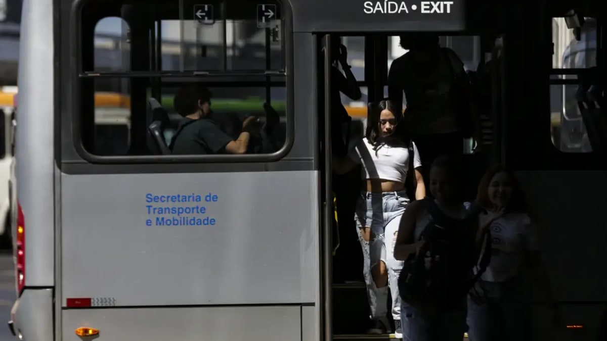 Rio de Janeiro institui política de prevenção ao abuso contra mulheres no transporte coletivo
