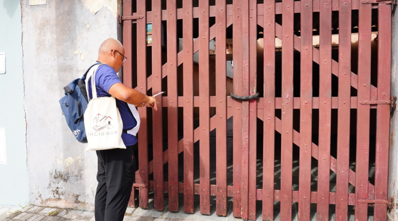 Prefeitura de Mongaguá inicia selagem de imóveis para regularização fundiária na Vila Atlântica