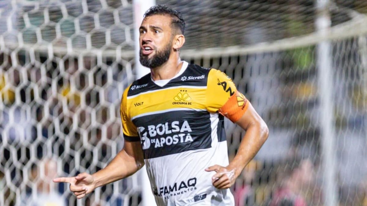 Luciano Castán destaca importância da regularidade para Criciúma na Série B