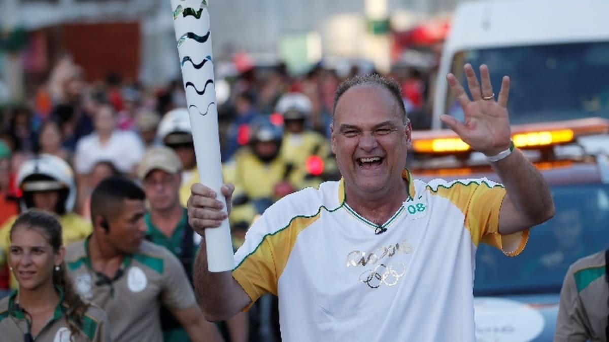 Flamengo aposenta camisa 14 do basquete em homenagem a Oscar