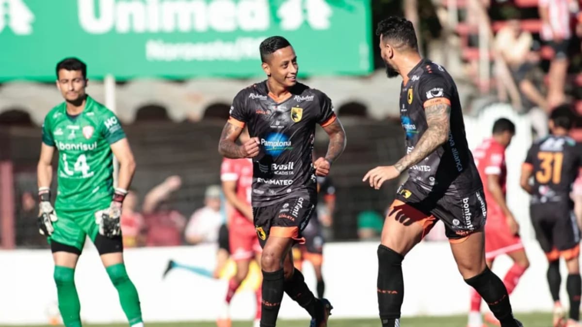 Santa Catarina garante empate emocionante por 4 a 4 contra São Luiz/RS