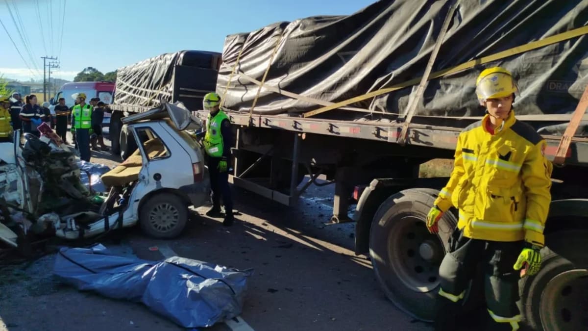 Cinco pessoas morrem em grave acidente entre carro e caminhão em Ituporanga
