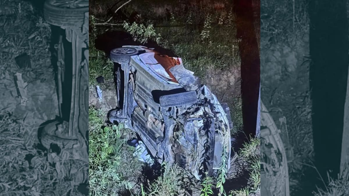 Mulher morre e três ficam feridos após capotamento na ES-164 em Baixo Guandu