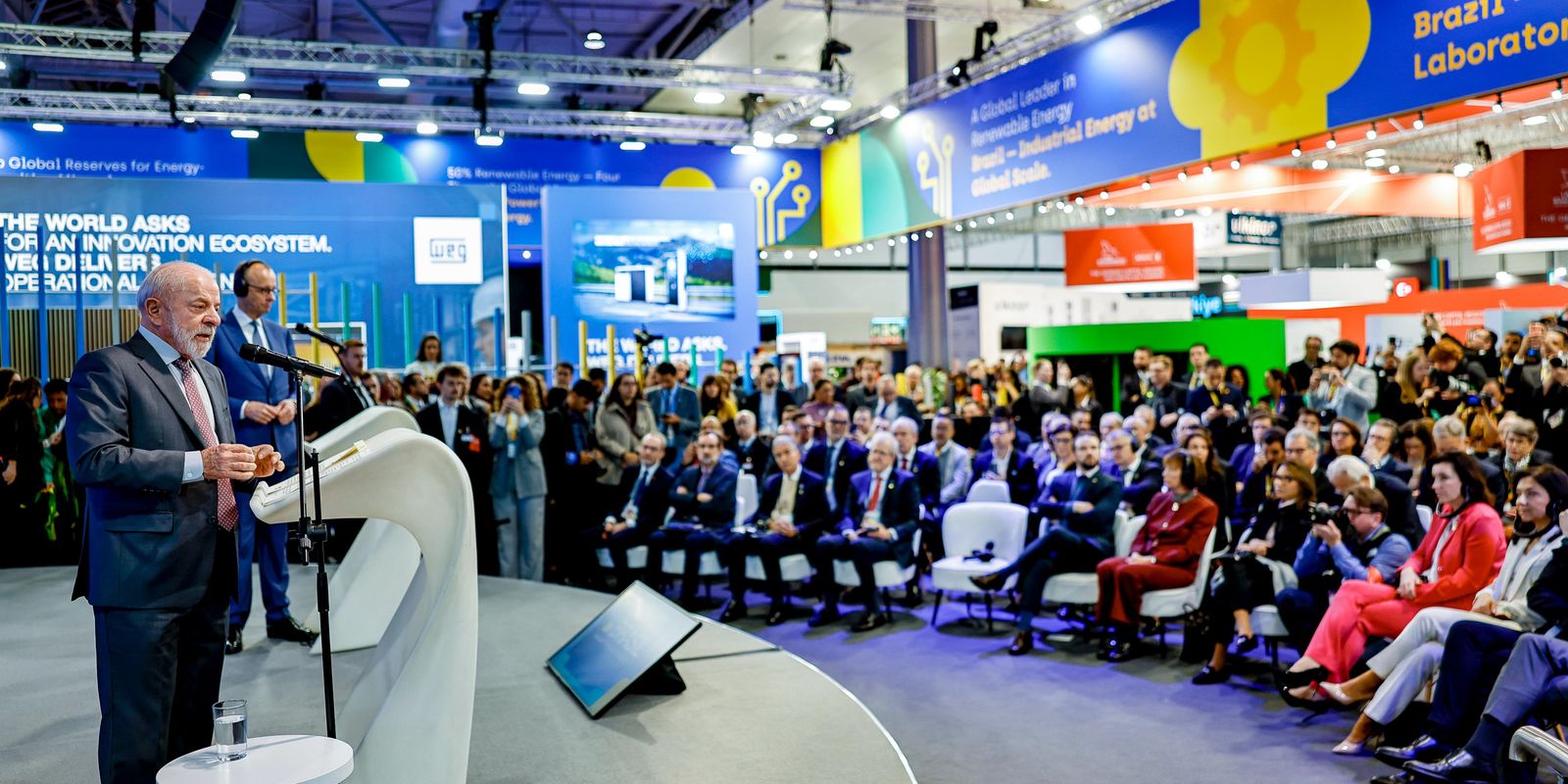 Lula destaca força do biocombustível brasileiro em evento com Alemanha