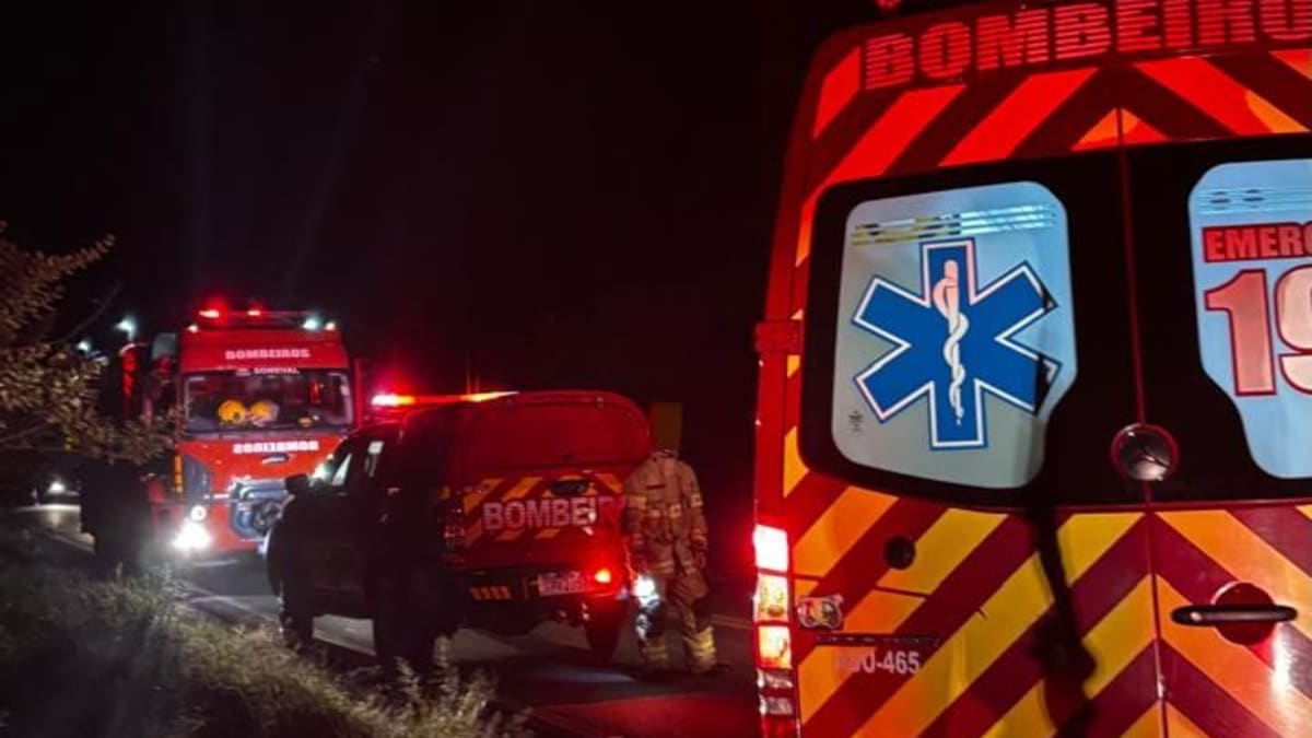 Duas jovens ficam feridas após capotamento em Lauro Müller