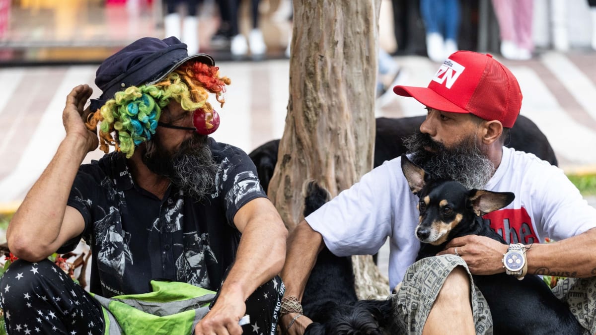 Praça Dante Alighieri recebe exibição do curta "A Rua e a Casa"