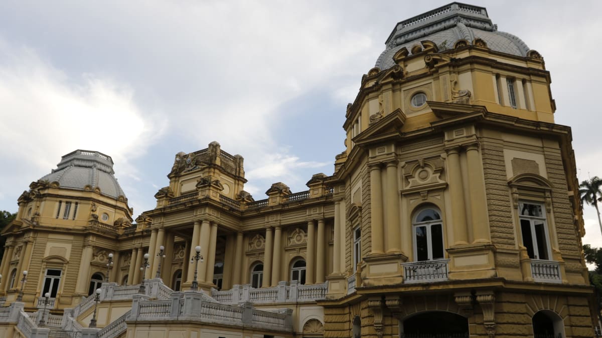 Crise no Rio de Janeiro exige respeito à sucessão constitucional e estabilidade institucional