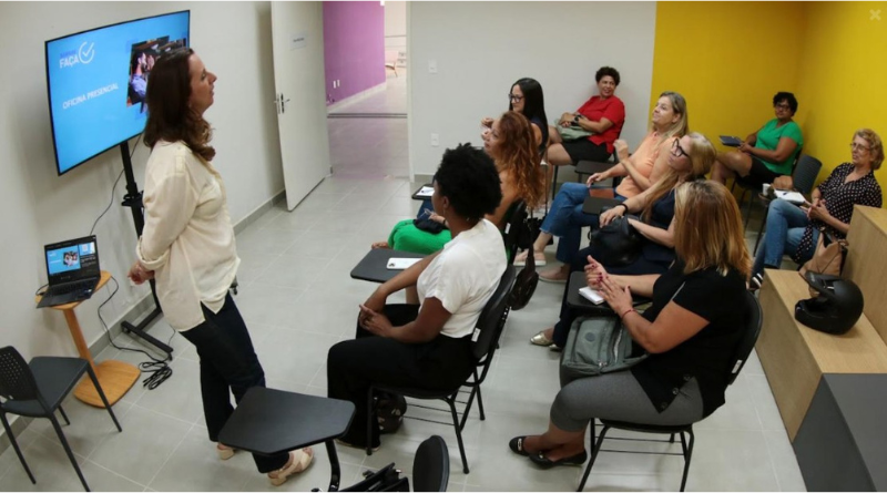 Sebrae-SP inicia capacitação para mulheres da pesca em Santos na produção de salgados congelados