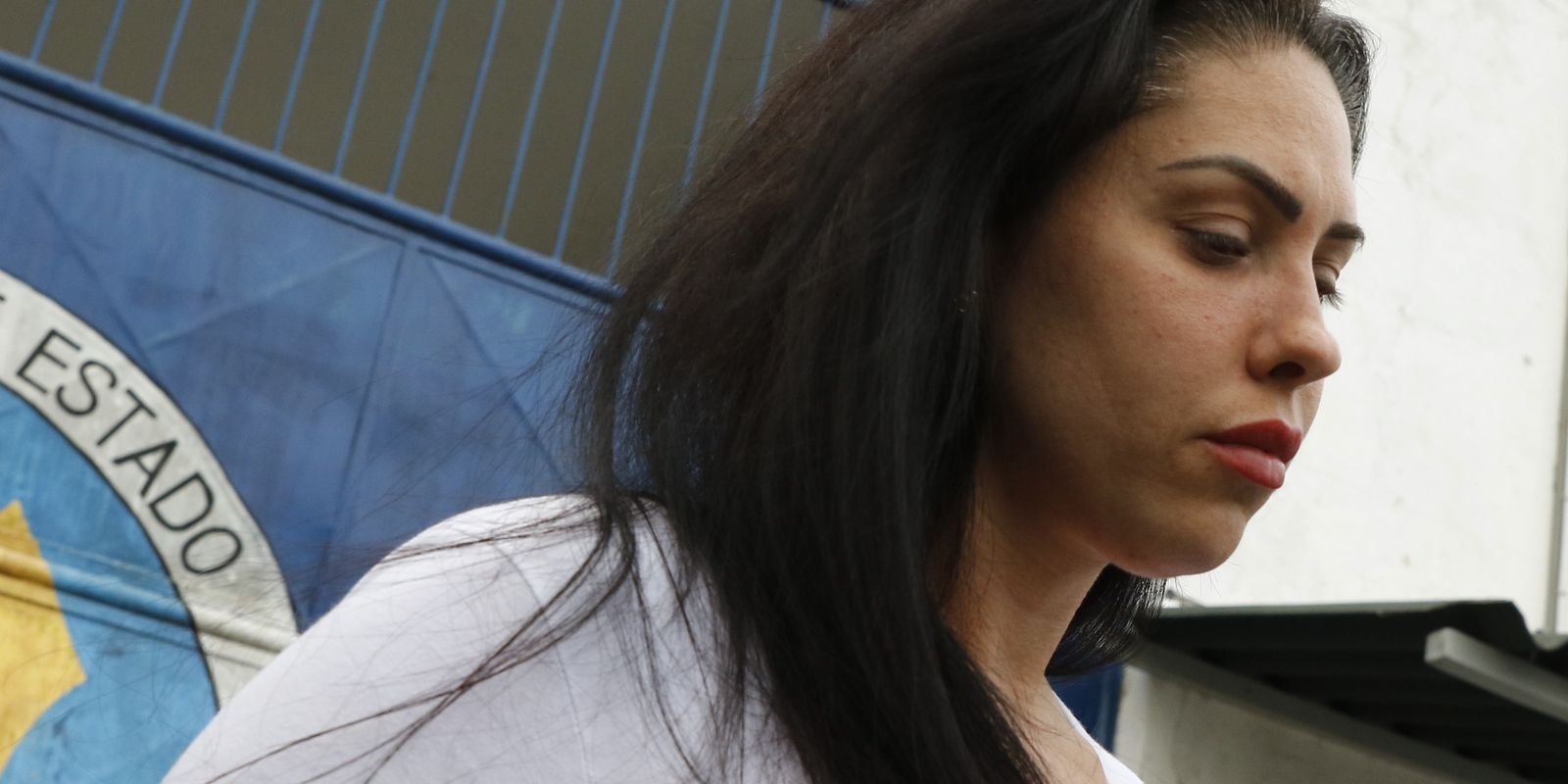 Monique Medeiros se entrega à polícia no Rio de Janeiro