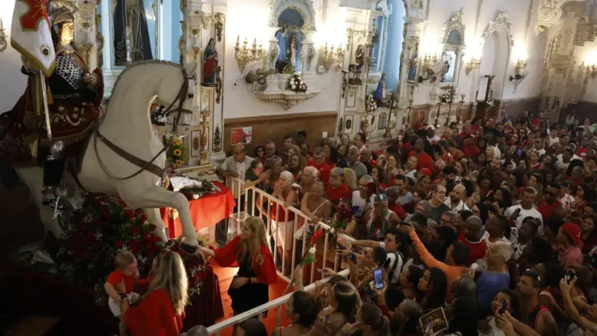 Celebrações de Dia de São Jorge no Rio terão trens circulando durante a madrugada pela primeira vez