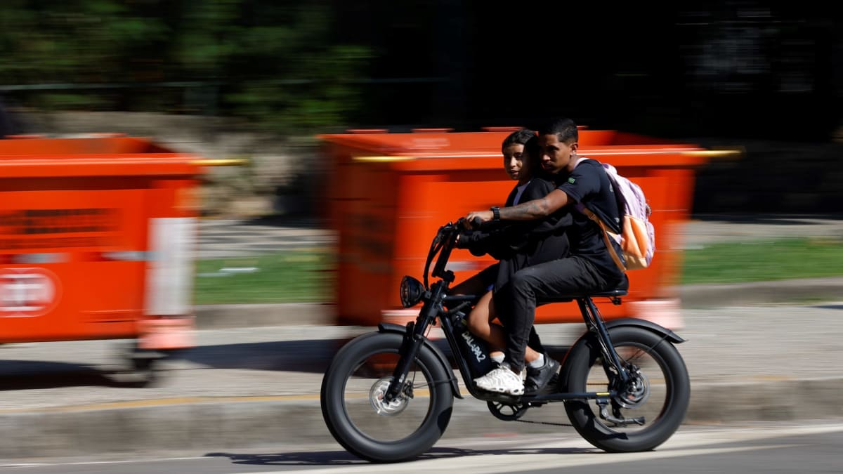 Divergências nas normas para veículos elétricos no Rio de Janeiro expõem motoristas a riscos