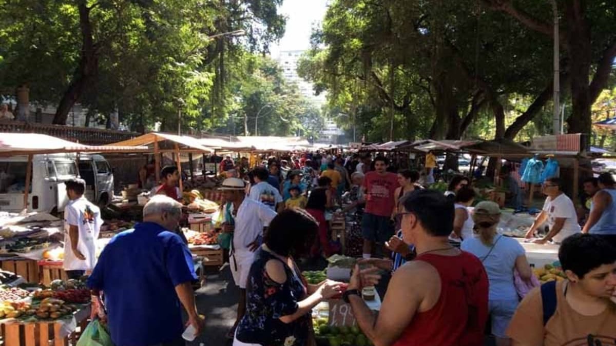 Fiscalização na Feira da Glória resulta em encaminhamento de flanelinhas à delegacia