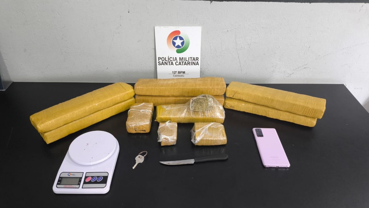 PM apreende mais de 4 quilos de maconha em Camboriú após abordagem a motocicleta