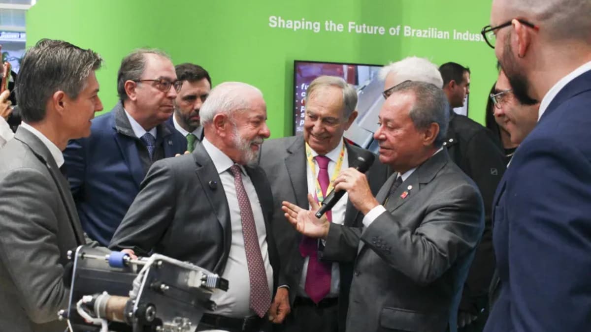 Robô da Escola SESI de São José é destaque na maior feira de tecnologia industrial do mundo