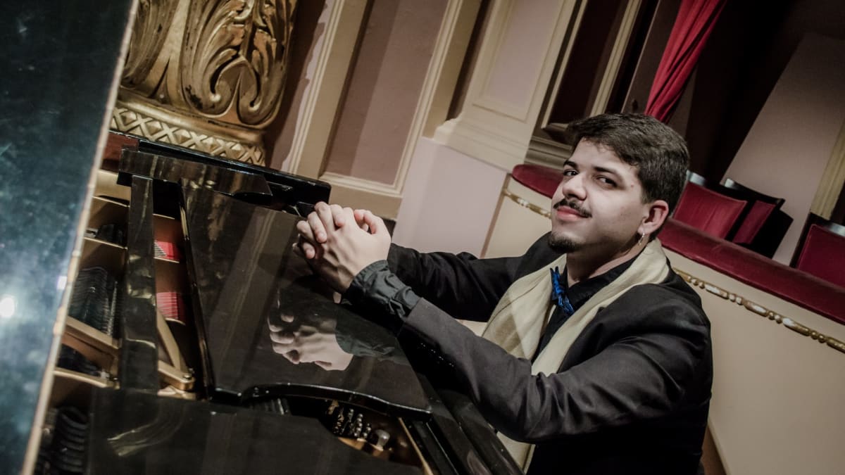 Pianista Felipe Naim se apresenta no Consulado de Portugal no Rio de Janeiro