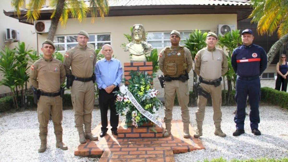Polícia Militar de Santa Catarina celebra Dia de Tiradentes em homenagem ao patrono