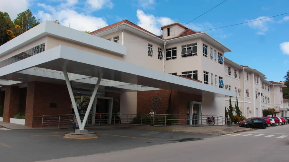 Mulher é atingida por disparo de arma de fogo em área de mata e procura hospital em SC