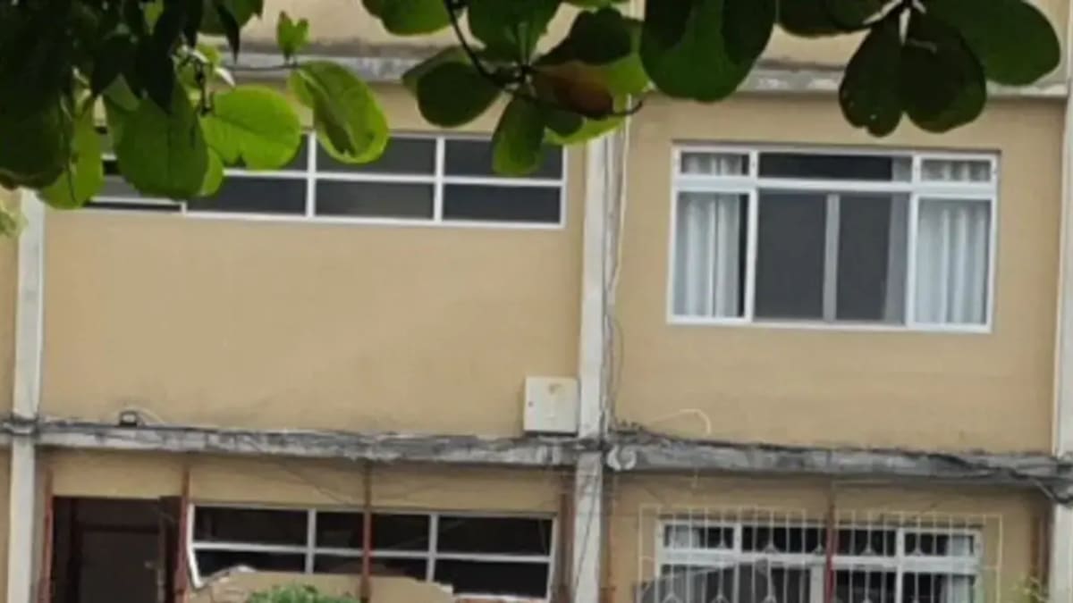 Risco de desabamento no Edifício Irajá em Itajaí leva moradores a retirar pertences